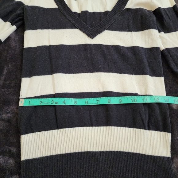 SO Vintage Y2K Retro Black & White Striped V Neck Stretch Long Sleeve Sweater- S - Picture 5 of 6